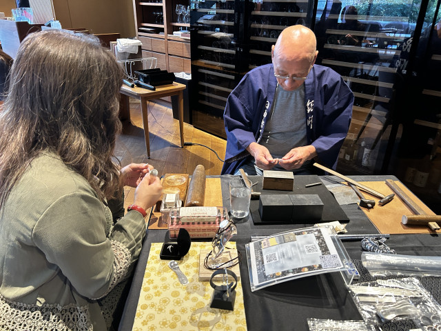 銀器職人さんを招いてものづくり体験